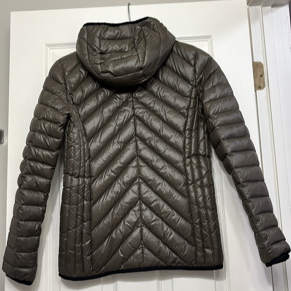 Michael Kors puffer down jacket with hood, packable. - Picture 3 of 5
